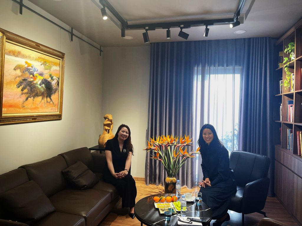 VIET ART VIEW MEETING WITH CHRISTIE’S REPRESENTATIVE IN HANOI