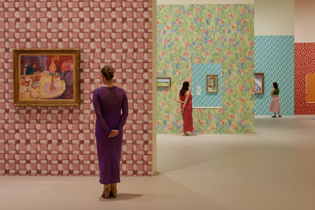 AS MUSEUMS TAP TASTEMAKERS TO ELEVATE THEIR EXHIBITIONS, INDIA MAHDAVI’S DESIGN FOR A NEW PIERRE BONNARD SHOW SETS THE STANDARD